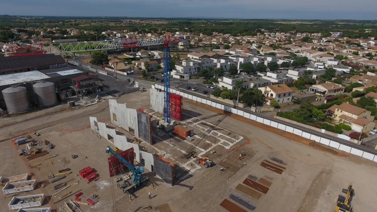 Bessan - La première pierre de la salle polyvalente ouvre la nouvelle ère de l'ancienne usine #bessan