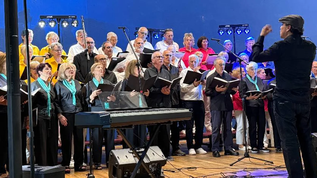Bessan - Choristes français et espagnols enchantent la salle des fêtes autour de la Tucarella #bessan