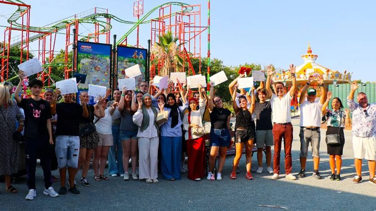 Vias - Les bacheliers mis à l'honneur lors d'une cérémonie festive à Fabrikus World #vias