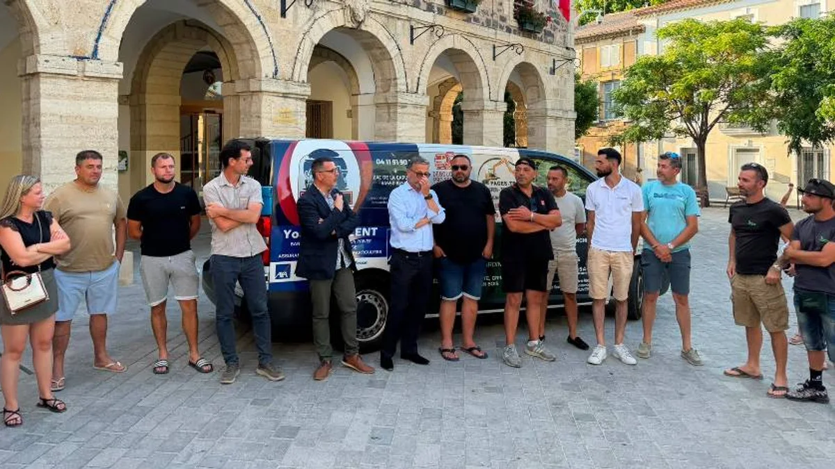 Bessan - Le mini-bus du service social fait peau neuve grâce aux entreprises locales #bessan