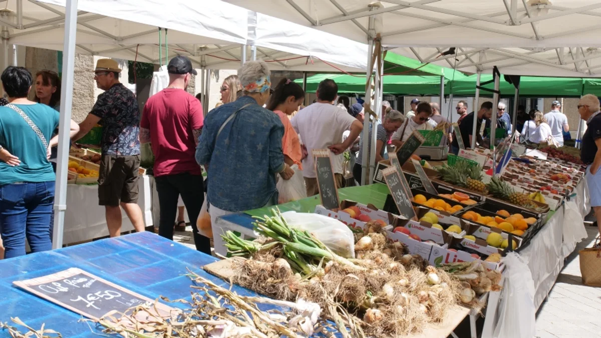 Bessan - Les mardis et dimanches, c'est marchés gagnants en centre-ville de Bessan #bessan