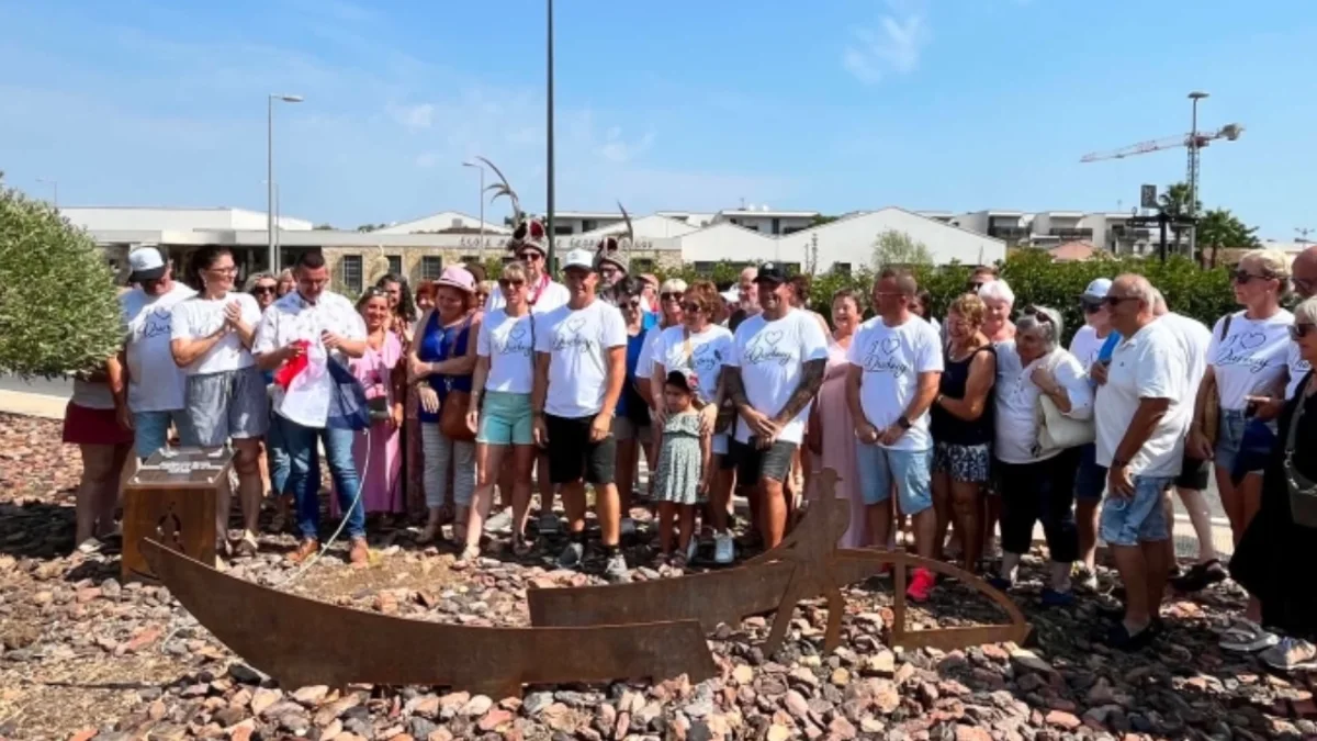 Bessan - Les amis du jumelage avec Barvaux ont inauguré la betchète installée devant l'école #bessan