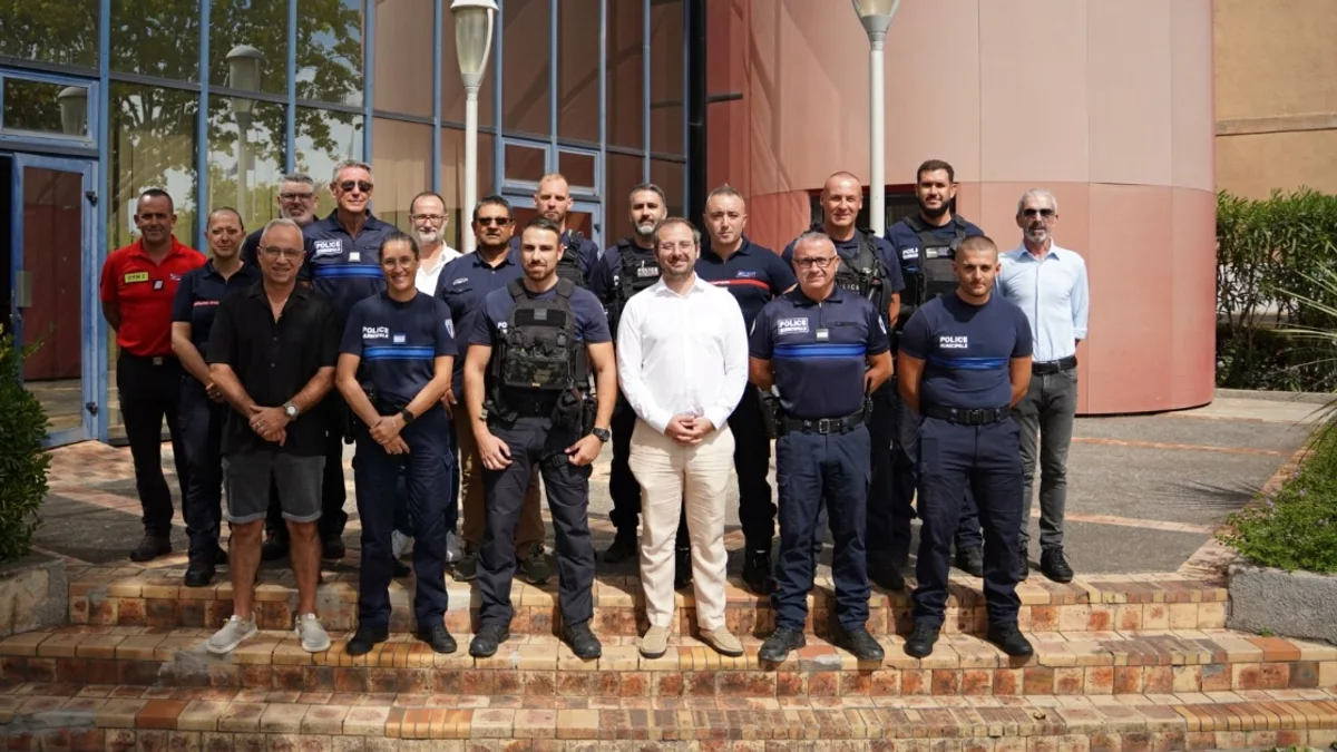 Agde - Six policiers municipaux décorés après avoir sauvé la vie d'un motard #agde
