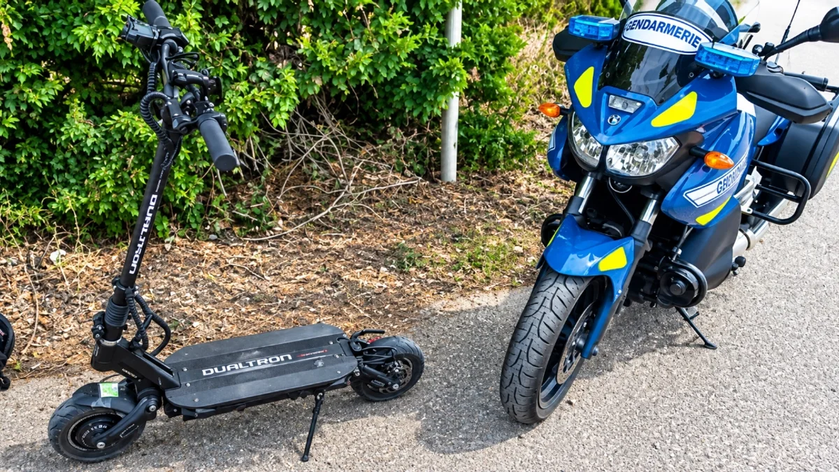 Hérault - Trottinettes électriques : le port du casque et du gilet rétro-réfléchissant devient obligatoire dans l'Hérault #herault