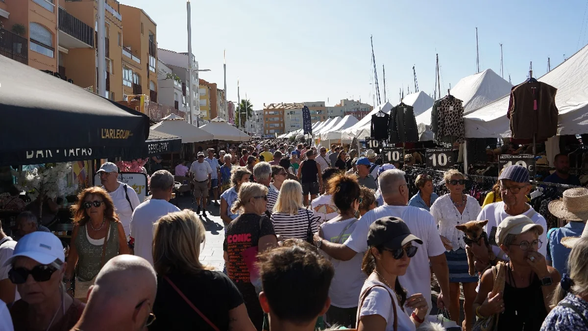 Cap d'Agde - La Grande Braderie attire déjà les foules sous un soleil idéal #capdagde